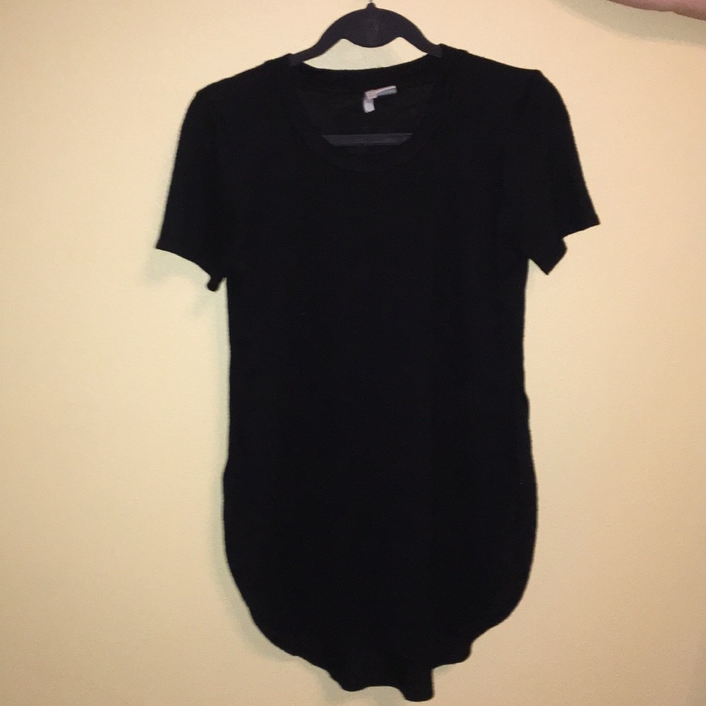Black knit long t-shirt with side slits